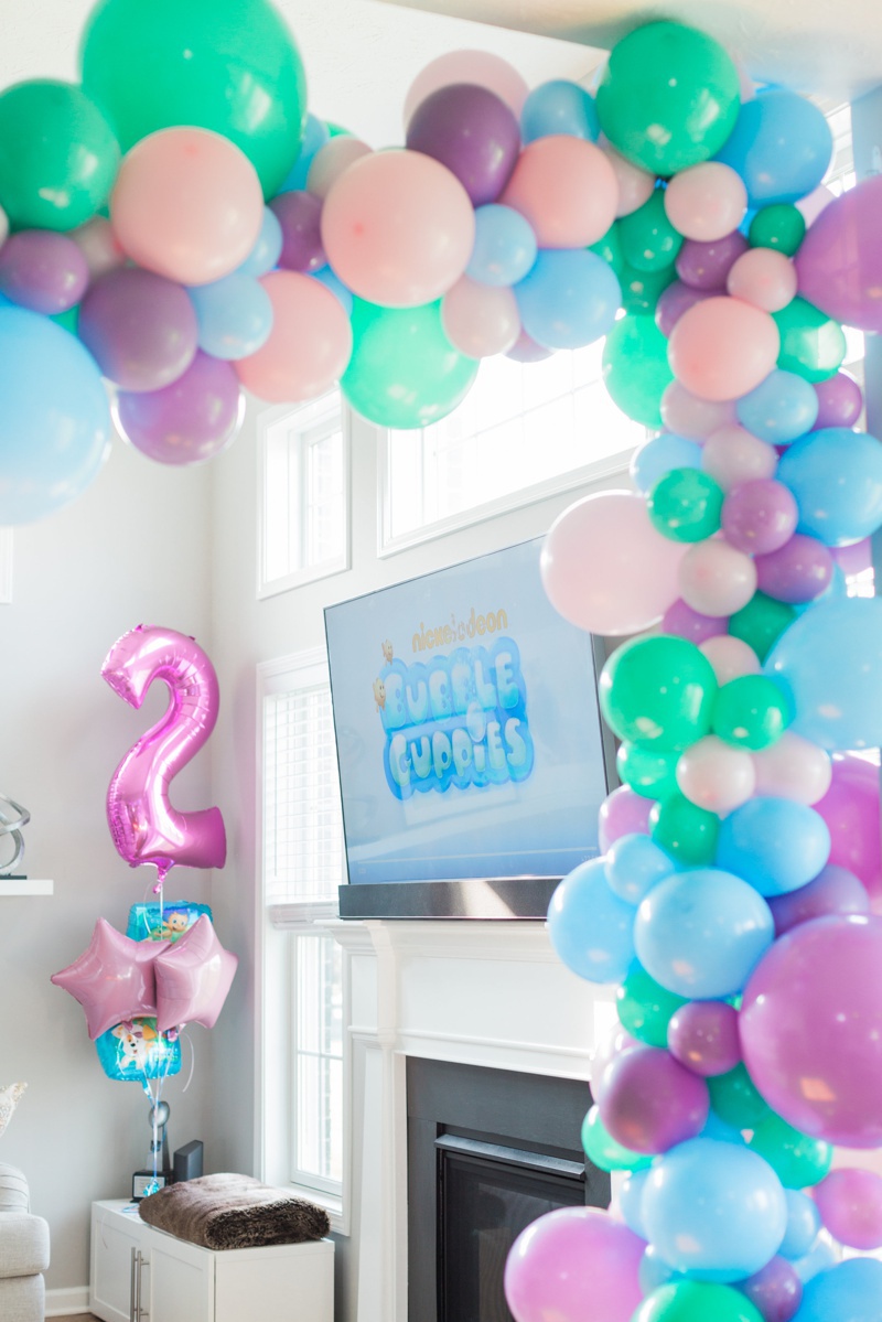 Bubble Guppies Birthday Party decor with Balloons
