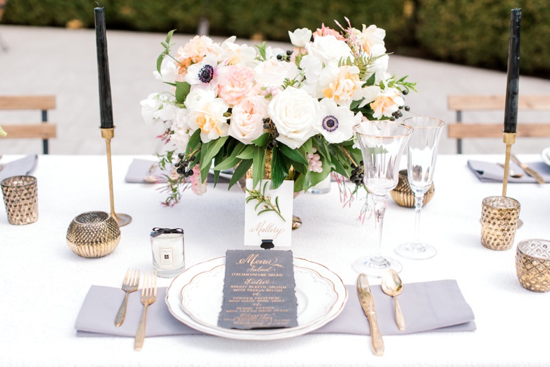 Outdoor Garden reception table with light grey napkins