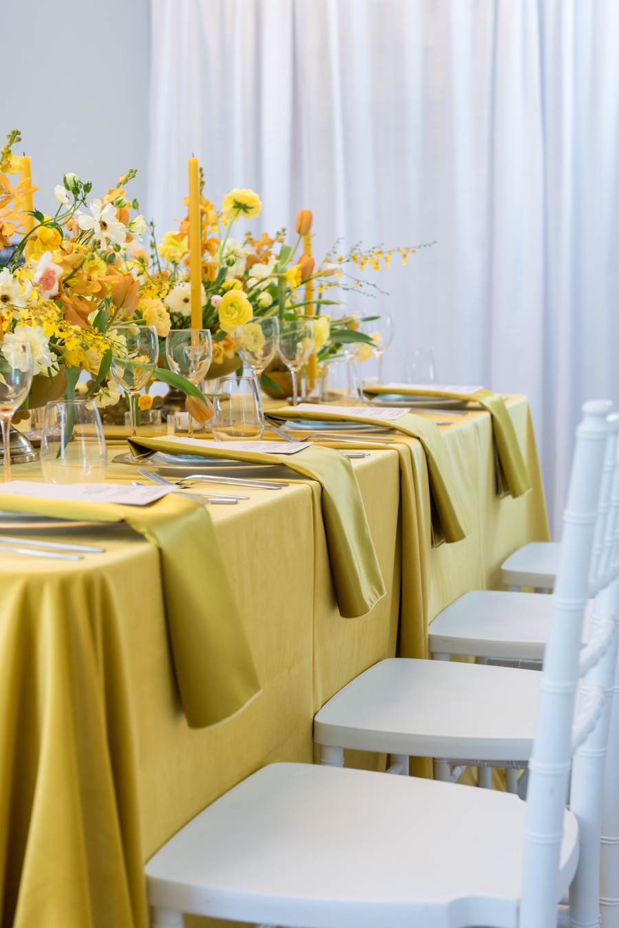Yellow table design with yellow flowers